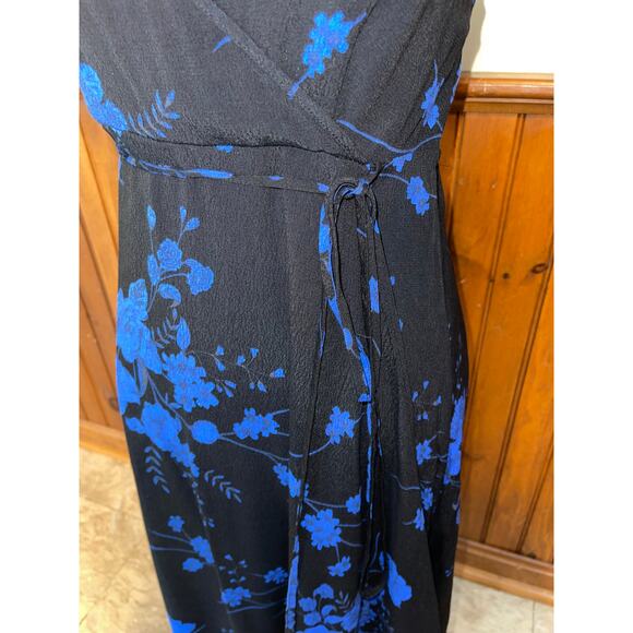 Womens Urban Outfitters Black Blue Floral Spaghetti Strap Wrap Tie Dress XS‎ - Picture 2 of 6
